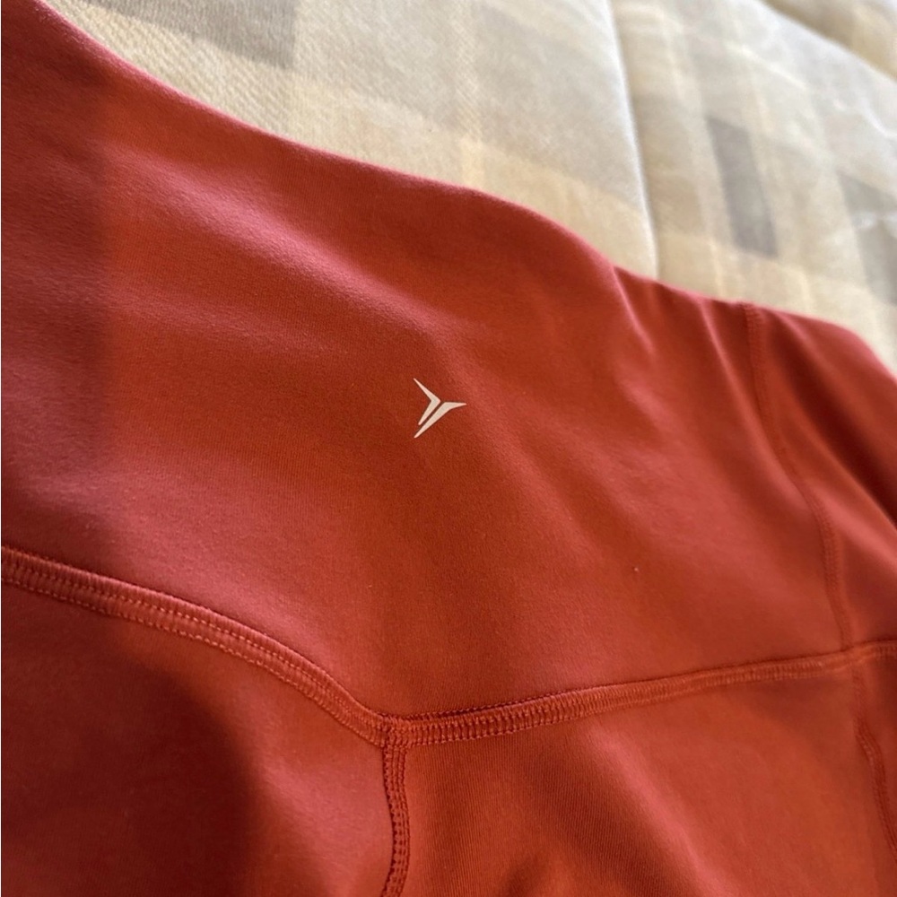 Old Navy Rust Red Leggings with Ribbed Detail - Picture 3 of 5